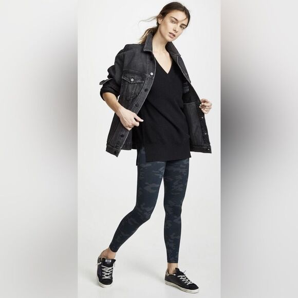 NWT Spanx Look at Me Now Seamless Leggings in Black Camo - Picture 4 of 10